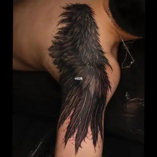 墨尔本背部渡鸦翅膀纹身