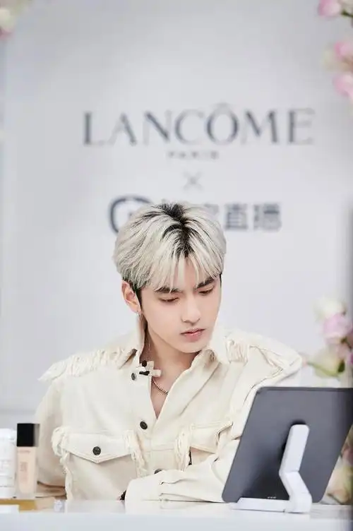 吴亦凡兰蔻直播全程回顾 真瓜主亲自透露二巡演唱会消息