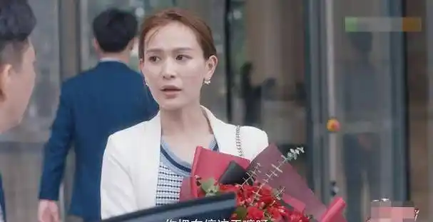 《安家》王子健的收入并不高,白领女友装同学,两人