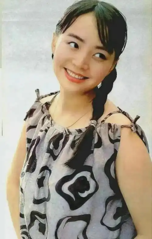80年代,年轻时宋丹丹的照片,当时颜值丝毫不输如今的当红女星_网易订