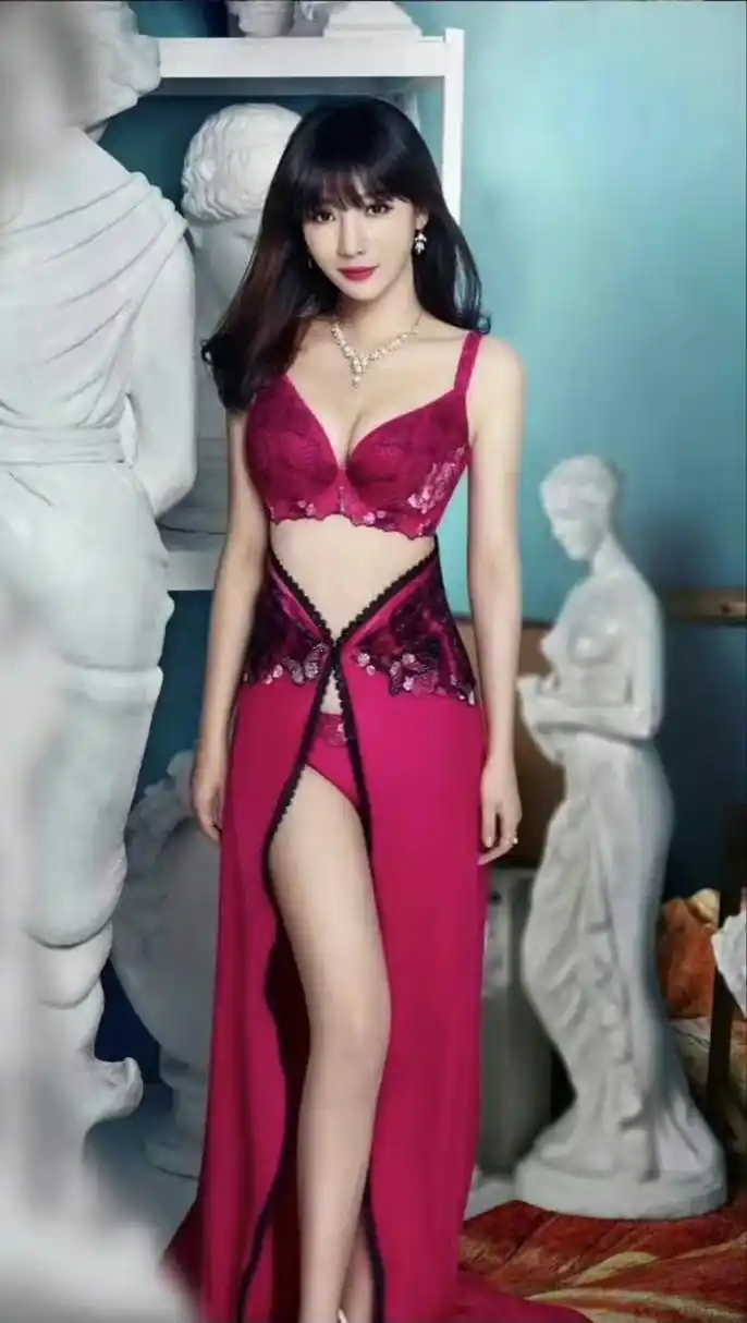 原来柳岩身高才160啊,一直以为她很高,看起来是像志玲姐姐那样的高个