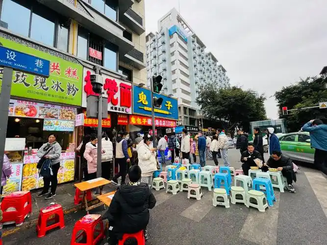 电子科技大学网红小吃街,第五大道网红爆款街,成都成华建设路建设巷