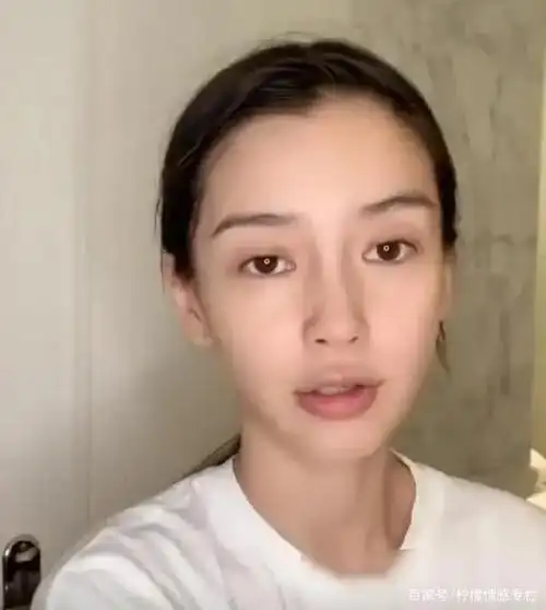 杨颖直播洗脸时,因为鼻子搓完歪了,再次被质疑整容