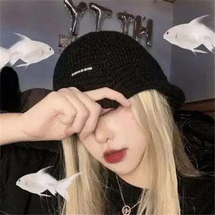 霸气高冷的背景图片真人女生 你已被我拉入黑名单请勿闯进我_qq头像