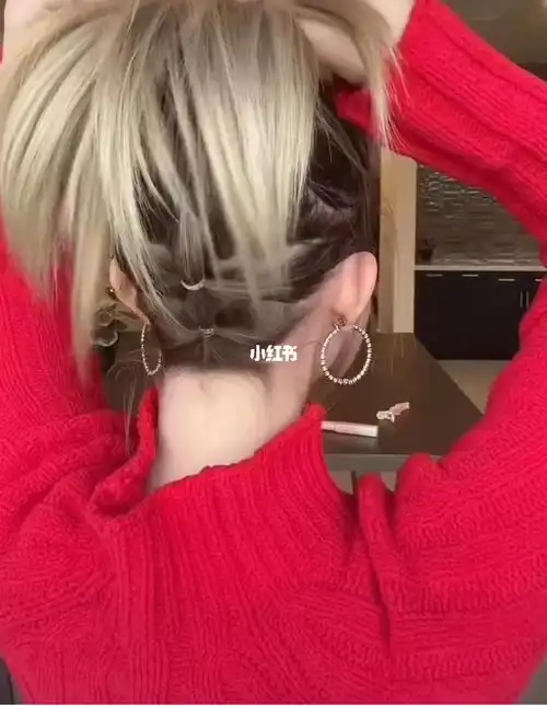 适合中短发的圣诞节短发高马尾造型简单好看