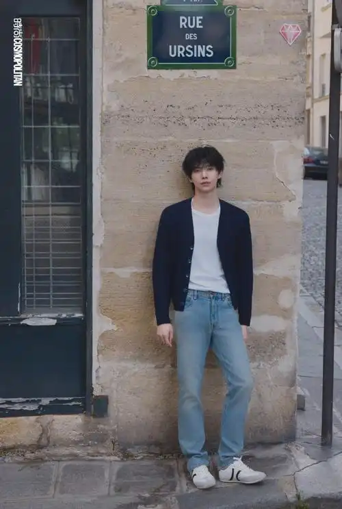 cosmo独家##罗一舟巴黎街头随拍