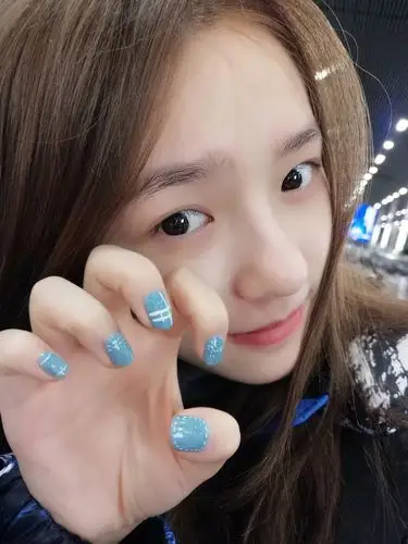 林允又变美妆博主diy美甲可爱又精致这8个美甲招数让手残党也能心灵手