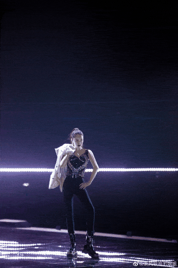 李菲儿跳舞风格独树一帜,a爆全场!