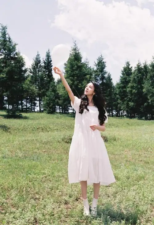 女童拍照姿势大全图片(普通女孩必学的7个拍照技巧) - 赤虎壹号