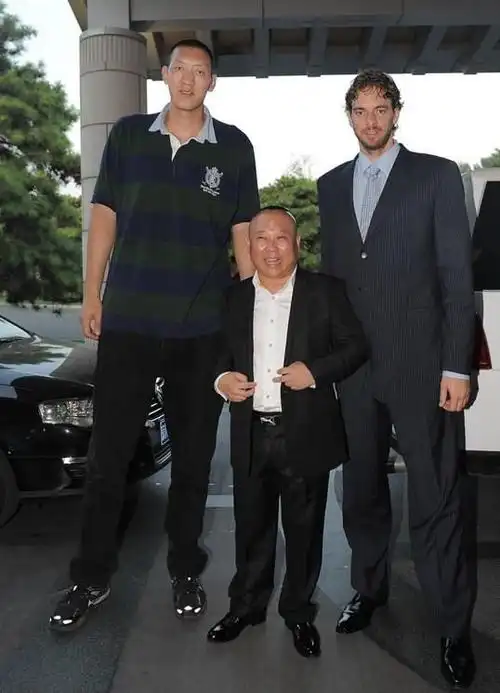 他是比姚明还高十厘米22岁之前未曾停止生长可惜发展多舛