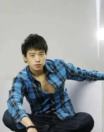 纯情男孩魏大勋杨幂,马苏皆是过客急于求婚秦岚心机被戳穿!