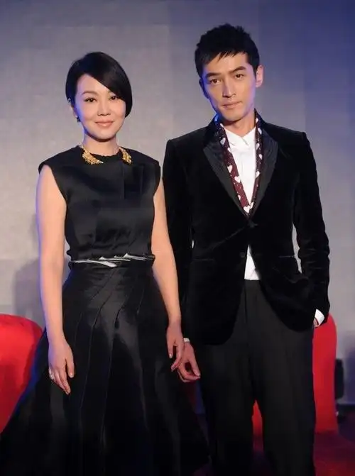 生活启示录开机 闫妮胡歌大谈姐弟恋