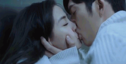 angelababy竟和这么多人亲吻过?尤其最后一张深情热吻?