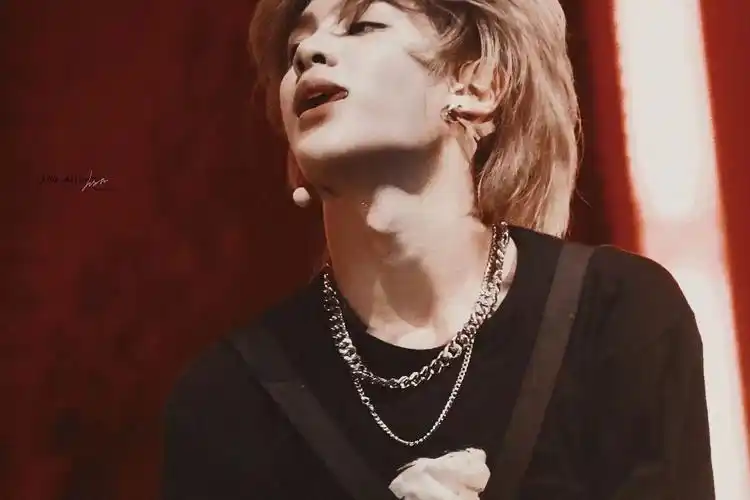 你:哼,你去找你的糖糖啊,还拍吻戏,我去探班就看到你拍吻戏 黄明昊