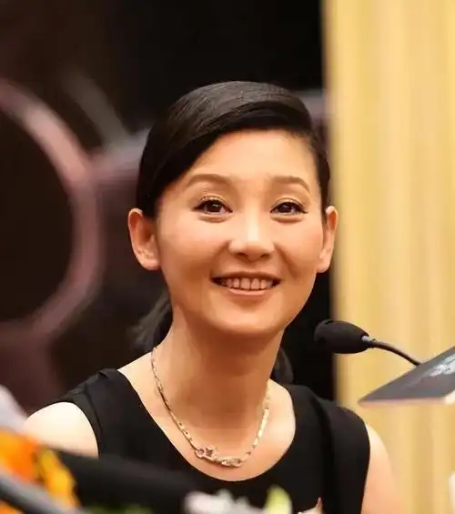 容忍丈夫找小三屡遭背叛却不离婚徐帆的聪明你想象不到