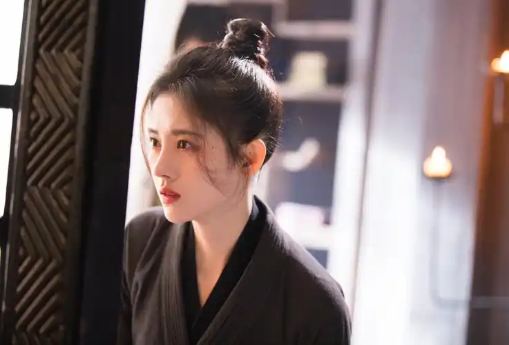 鞠婧祎黑色古装服4k壁纸