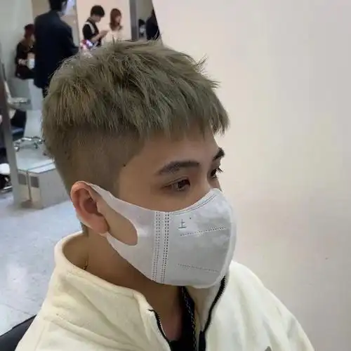 男生青木亚麻灰发色