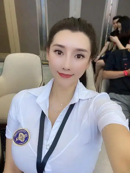 翘臀女神刘太阳人称凹凸曼曲线完美成了全场的焦点