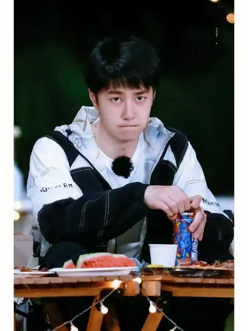 救大命王一博怎么像个高中生啊