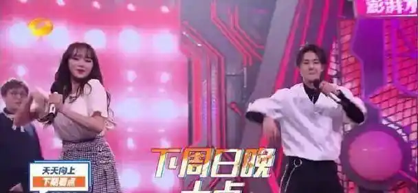 对比和周洁琼跳舞王一博和程潇搭档跳舞动作和表情反差却很大