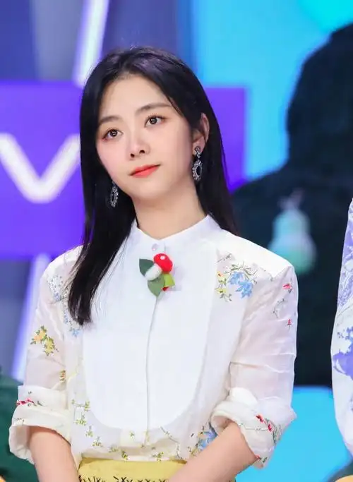 不愧是才女谭松韵快乐大本营演唱新歌我在松果眼泪流下来