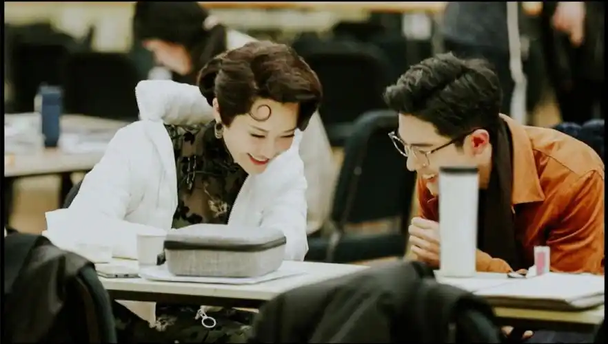 52岁许晴与29岁肖战吻戏曝光,网友直呼:许晴赚了_明星