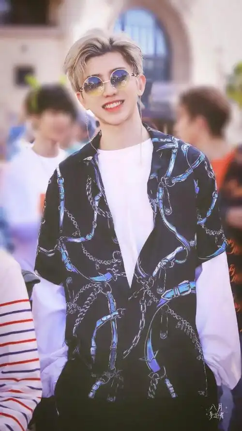 一直惊艳我的两套,好喜欢99  #蔡徐坤范思哲全球品牌代言人