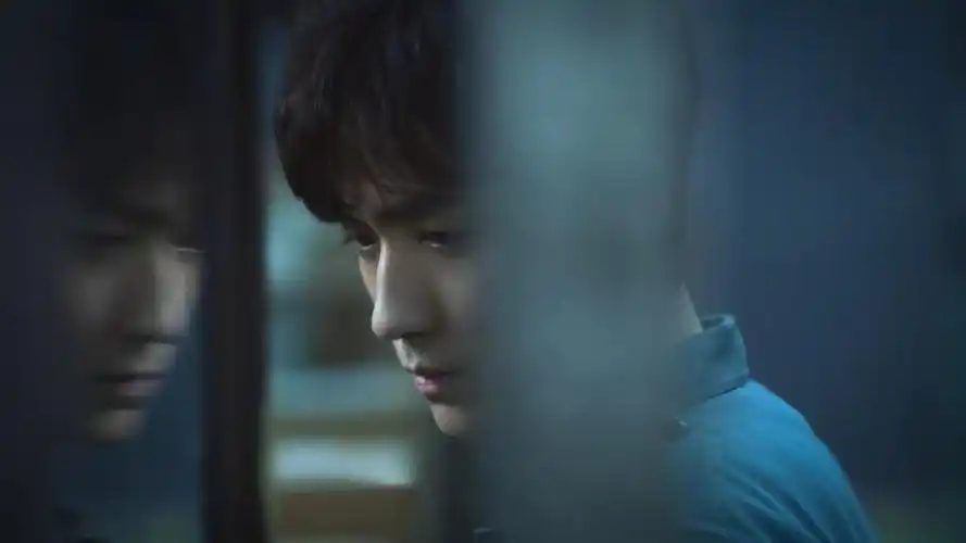 朱一龙吴邪帅气工装桌面壁纸