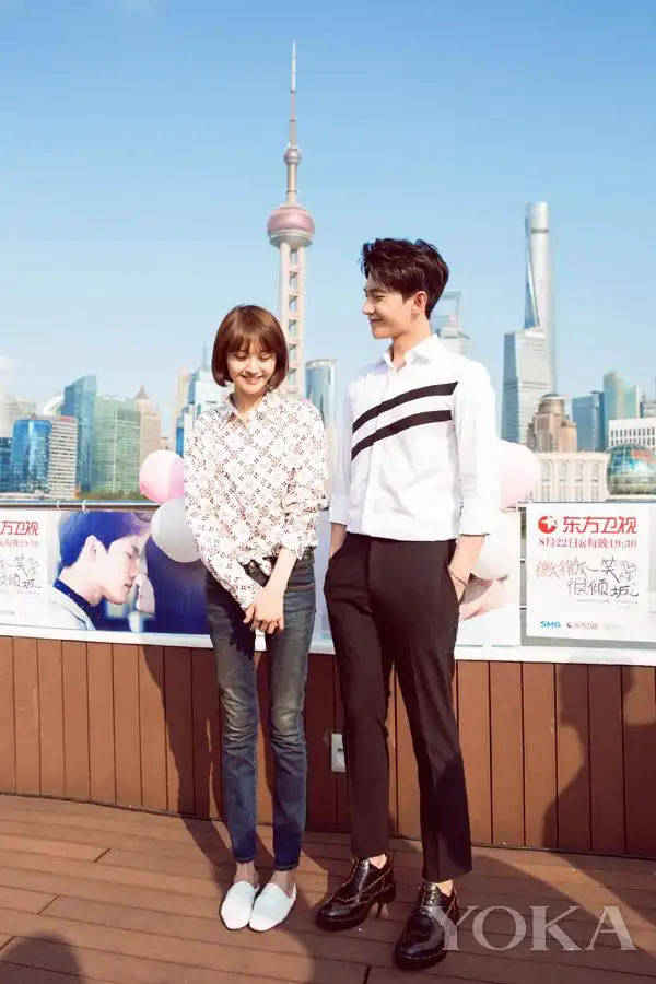 杨洋携郑爽一起出席《微微一笑很倾城》电视剧