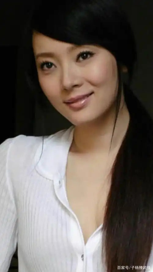 陈数时尚唯美气质写真照,春风十里,不如你的美