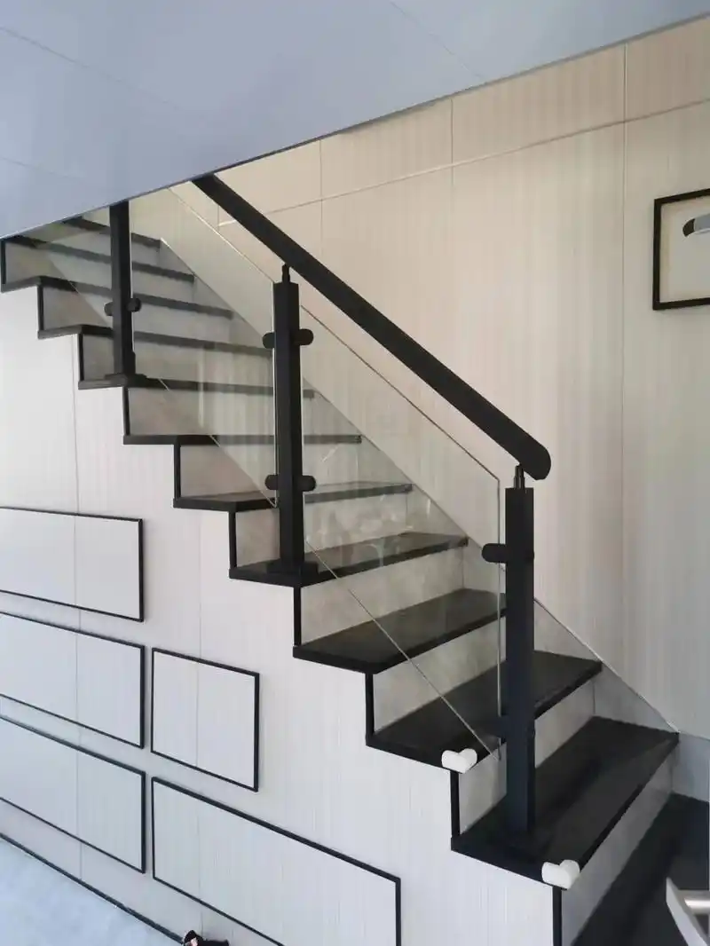 家装磨砂黑玻璃楼梯扶手.您还没找到好看又实用的楼梯扶手吗?  - 抖音