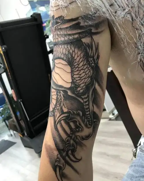 过肩龙!纹身图片_肩部胸部纹身图案