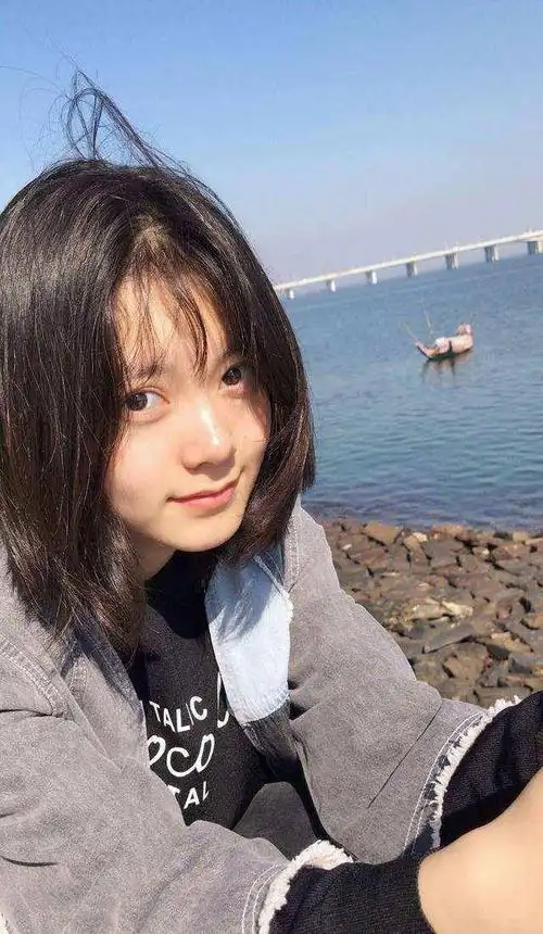 长相干净清纯的女生符合这4点就算五官一般也深受男生的喜欢