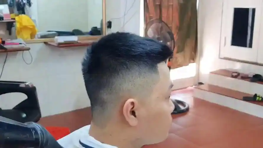 很精神的平头碎发型实用好打理几乎适合所有男性