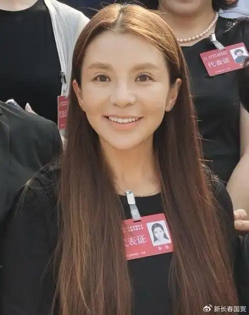 央视主持人朱迅素颜近照曝光,50岁的她不化妆时长这样|朱迅|化妆|近照