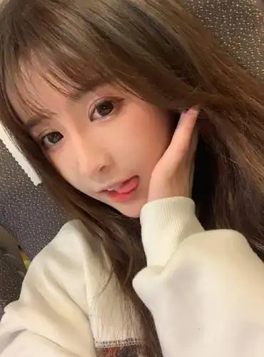 网红女主播素颜介绍护肤品,网友看后吐槽:化妆品"变形"了!