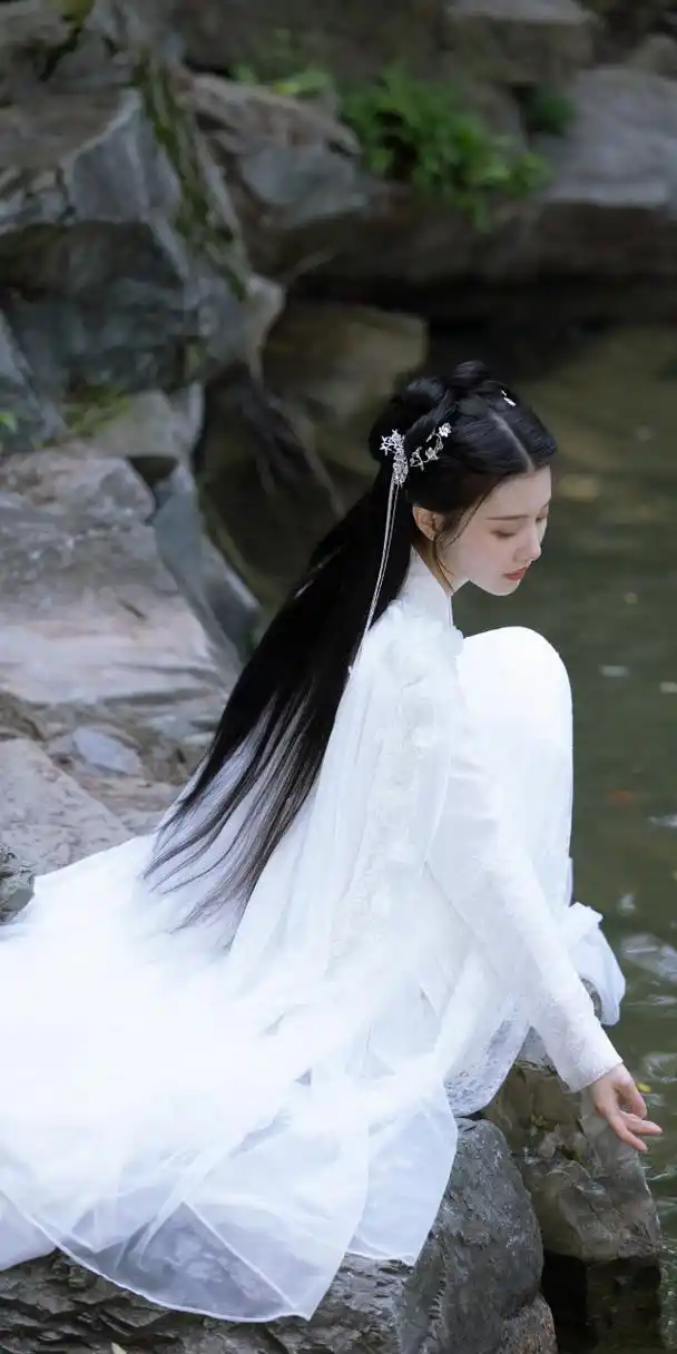 王鹤润白衣古风写真壁纸图集