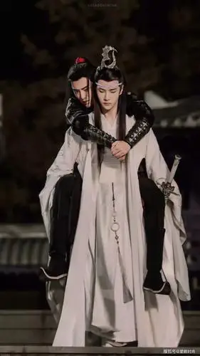 肖战,王一博的古装与现代装,你更喜欢哪种造型