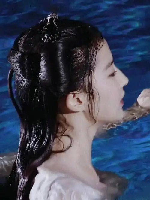 刘亦菲绝美侧颜