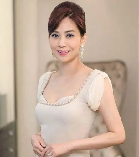 (1963年4月27日-2018年10月31日)出生于香港,中国香港影视女演员,主持
