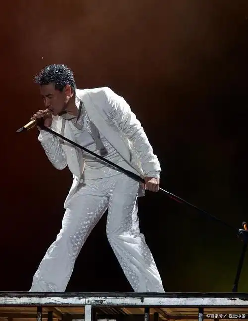 张学友巡回演唱会成都站,演唱会场馆外慢直播