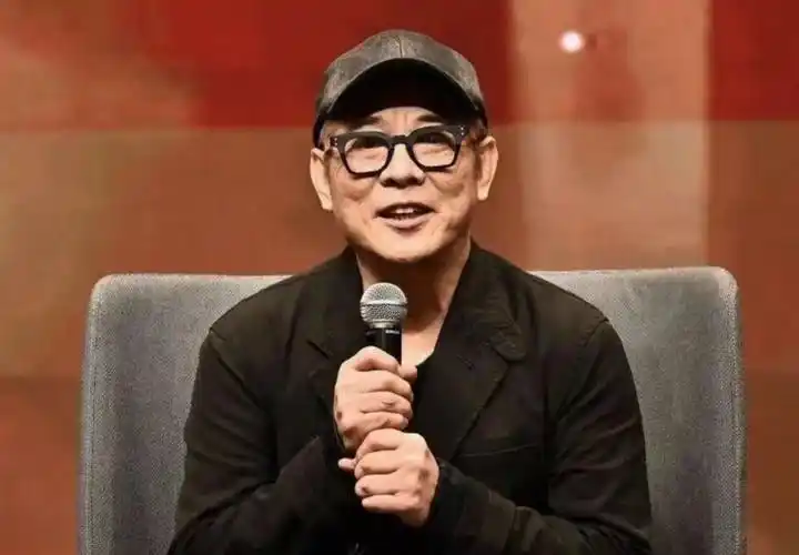 60岁李连杰亲自辟谣去世一身伤病面容沧桑谈对女儿的担心
