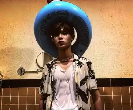 黄明昊造型合集强势来袭最后一张只有真爱粉才能看