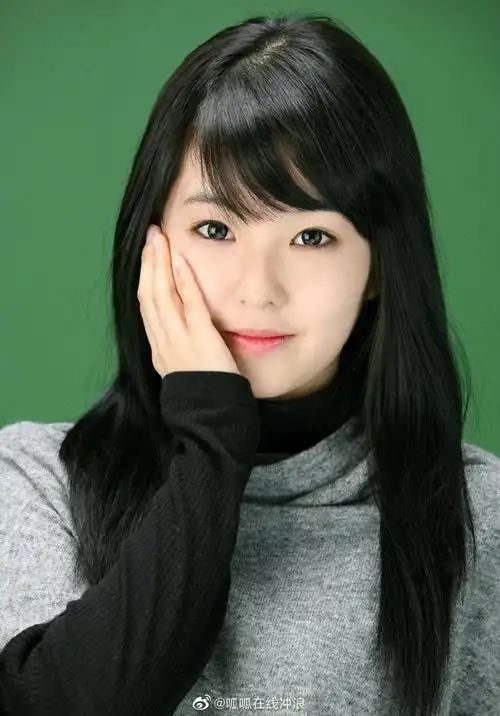 裴珠泫中学证件照