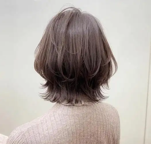 "短发外翻翘"_中国_发型_形象