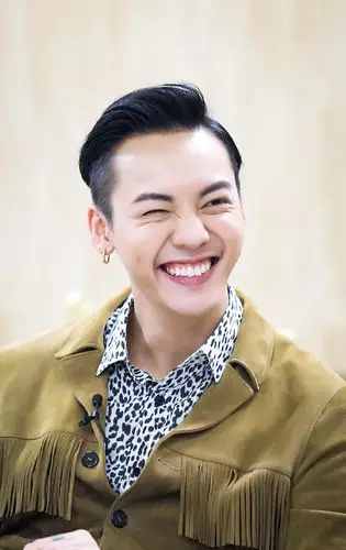 简介:陈伟霆魔性笑容帅气写真,分享一组陈伟霆图片给大家,图中的明星