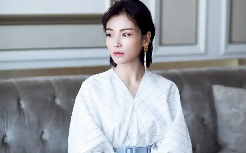 刘涛温婉动人写真桌面壁纸