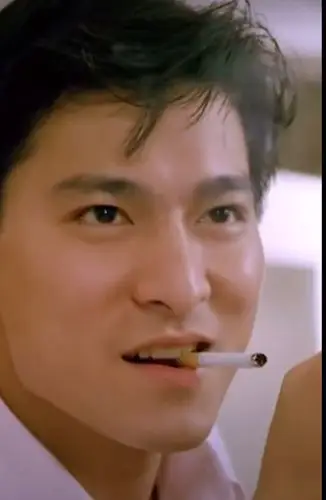 刘德华#刘德华点颗烟姿势都那么帅哈!-度小视