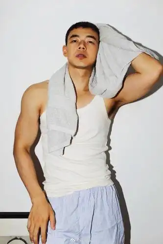 型男大赏ii "童颜巨肌"的傲人身材,你说够不够清新脱俗_肌肉