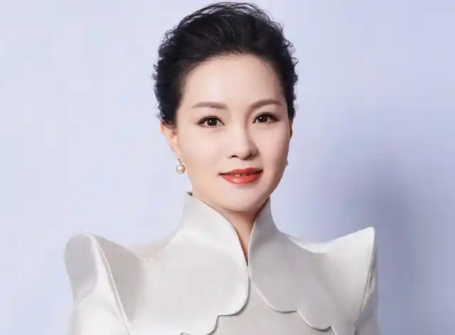 军旅歌手雷佳:丈夫是个大慈善家,如今家庭幸福美满